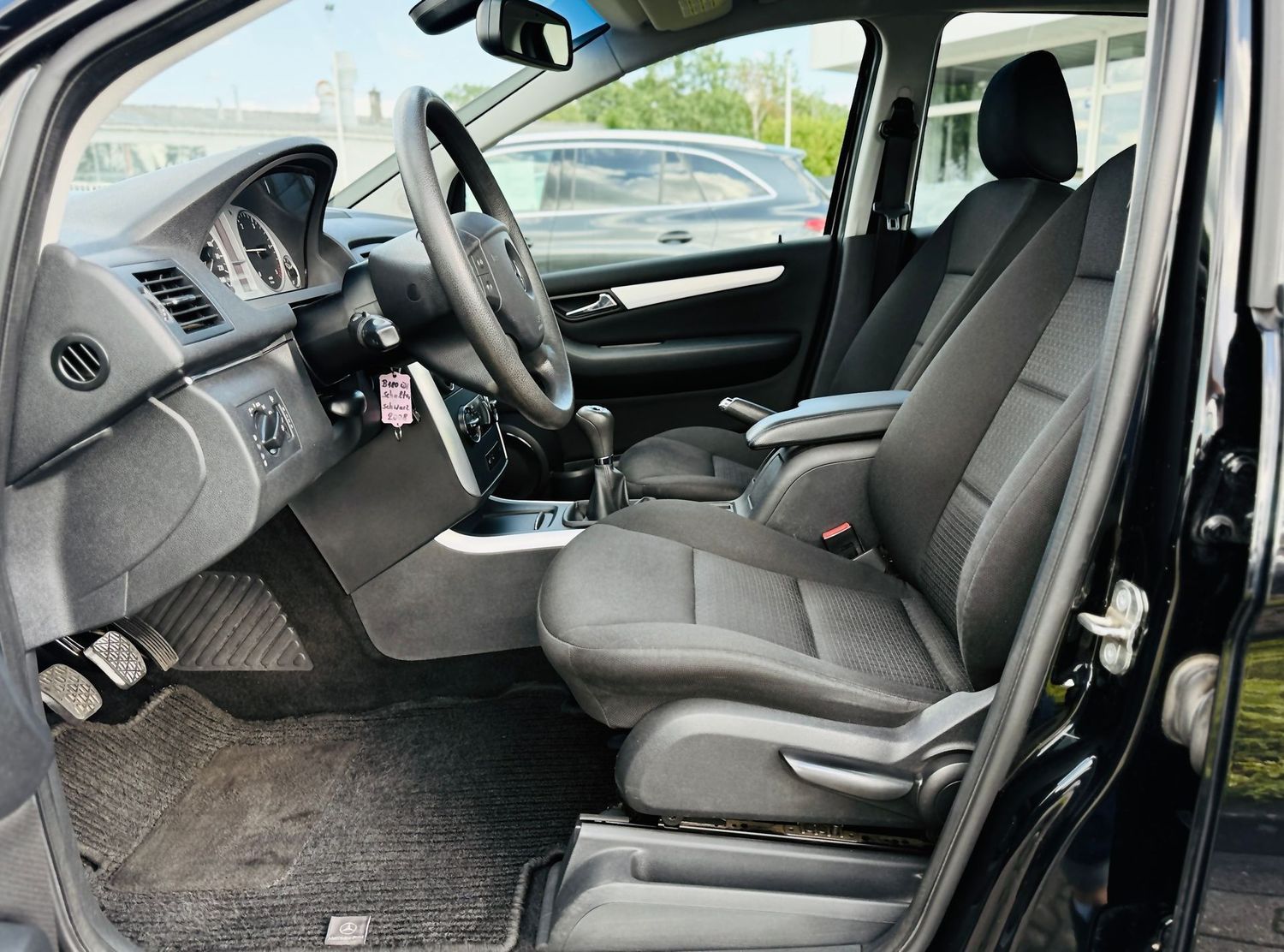 Fahrzeugabbildung Mercedes-Benz B 180 CDI Navi, PTS, AHK abn., Sitzheizung, Chro
