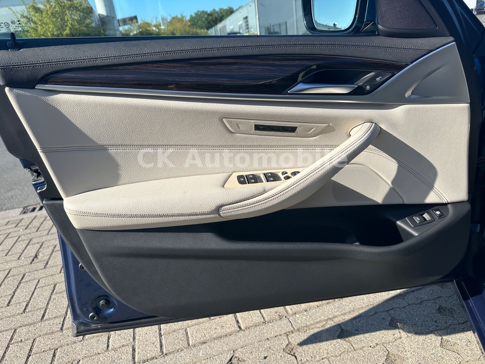 Fahrzeugabbildung BMW 530e xDrive Touring Luxury Line/Pano/LED/Kam/AHK