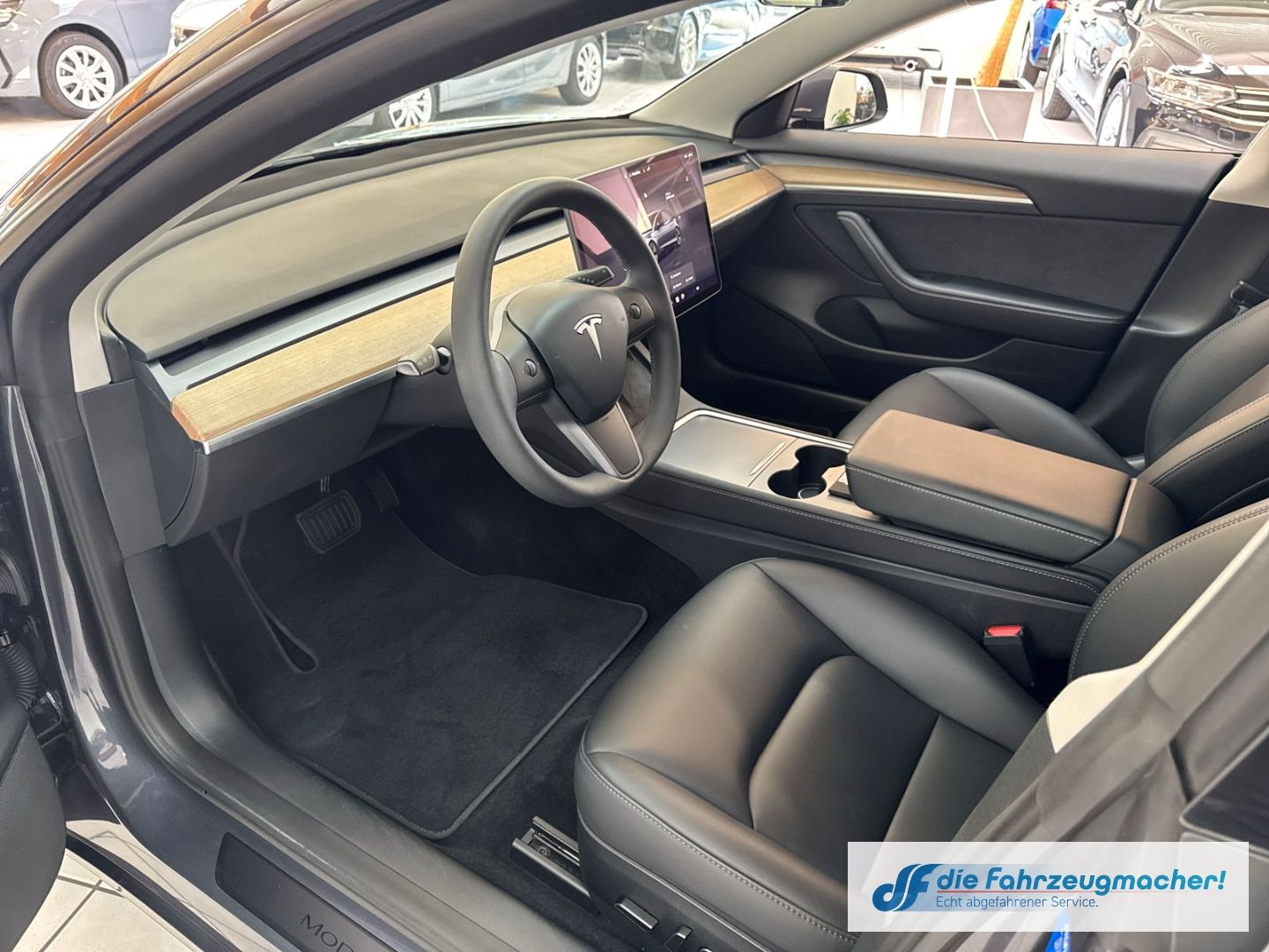 Fahrzeugabbildung Tesla Model 3 RWD Soundsystem ACC El. Heckklappe WLAN