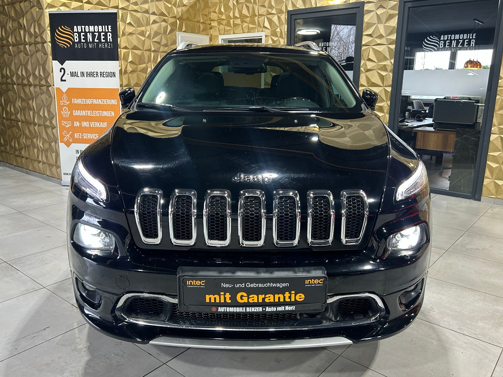 Fahrzeugabbildung Jeep Cherokee M-Jet Overland 4WD/BI-XENON/PANO/MEMORY