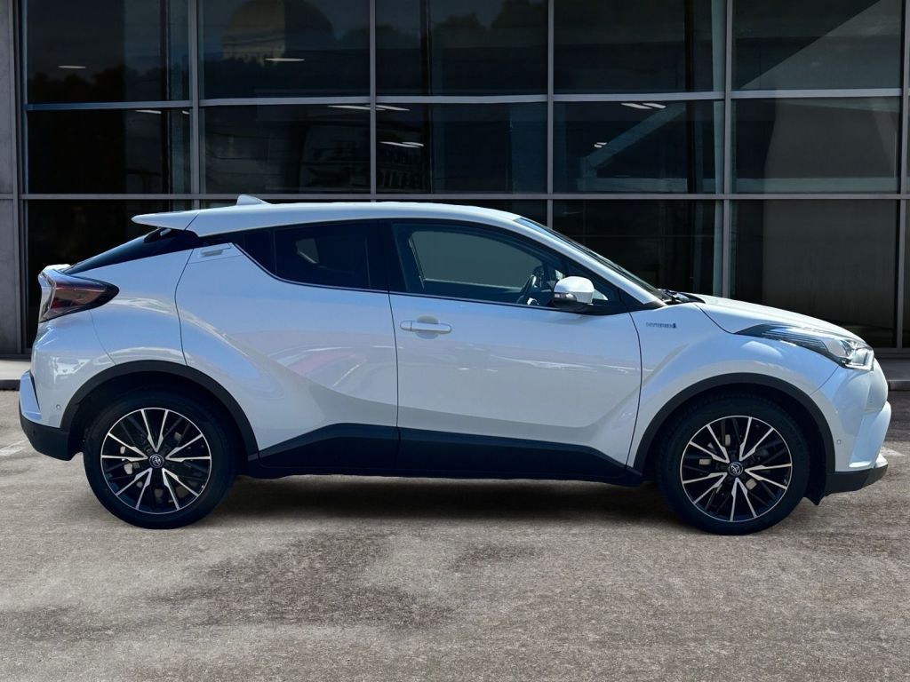 Fahrzeugabbildung Toyota C-HR Hybrid Lounge