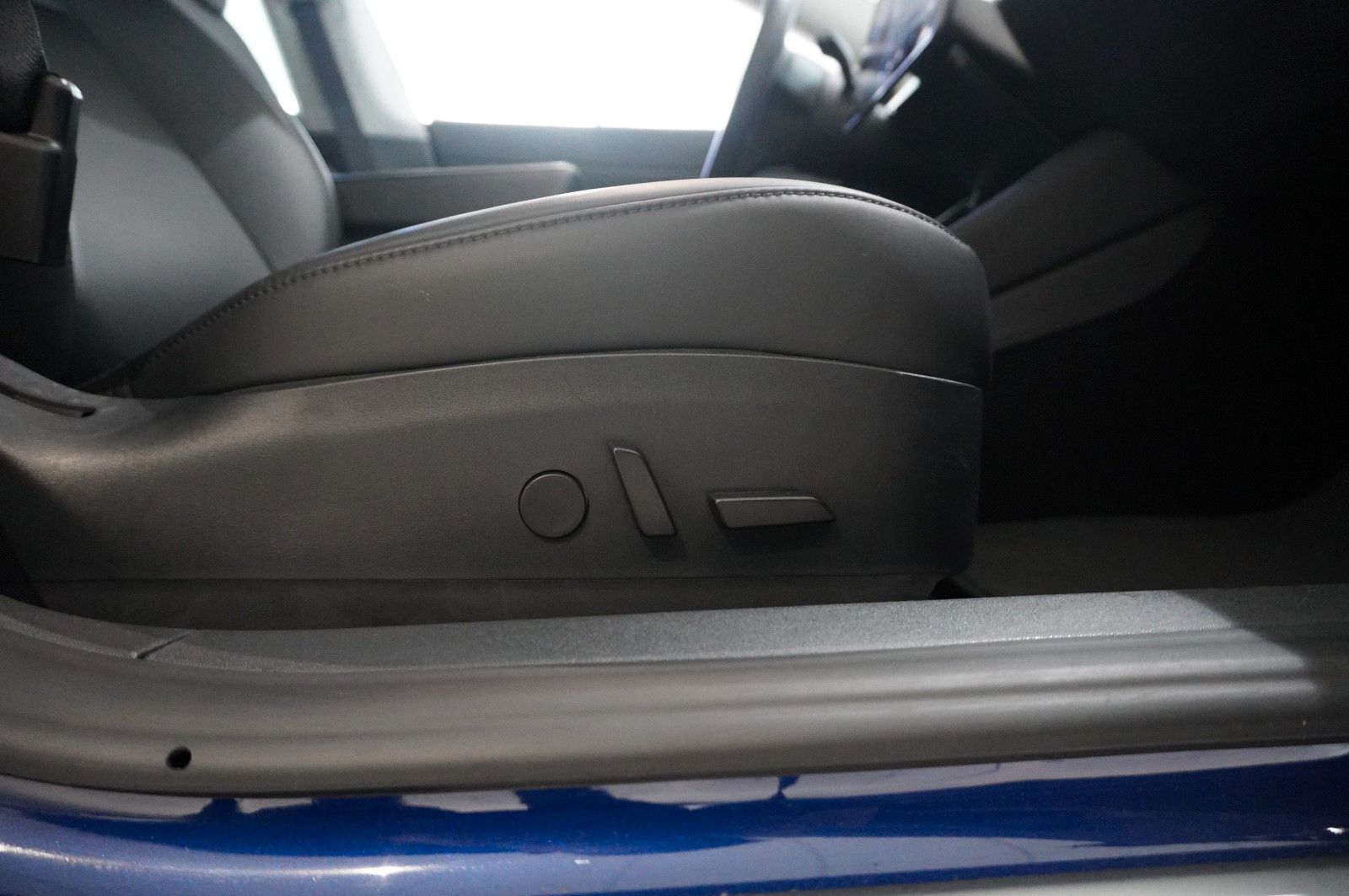 Fahrzeugabbildung Tesla Model 3 Standard Range Plus NAVI/KAMERA/SH/PANO