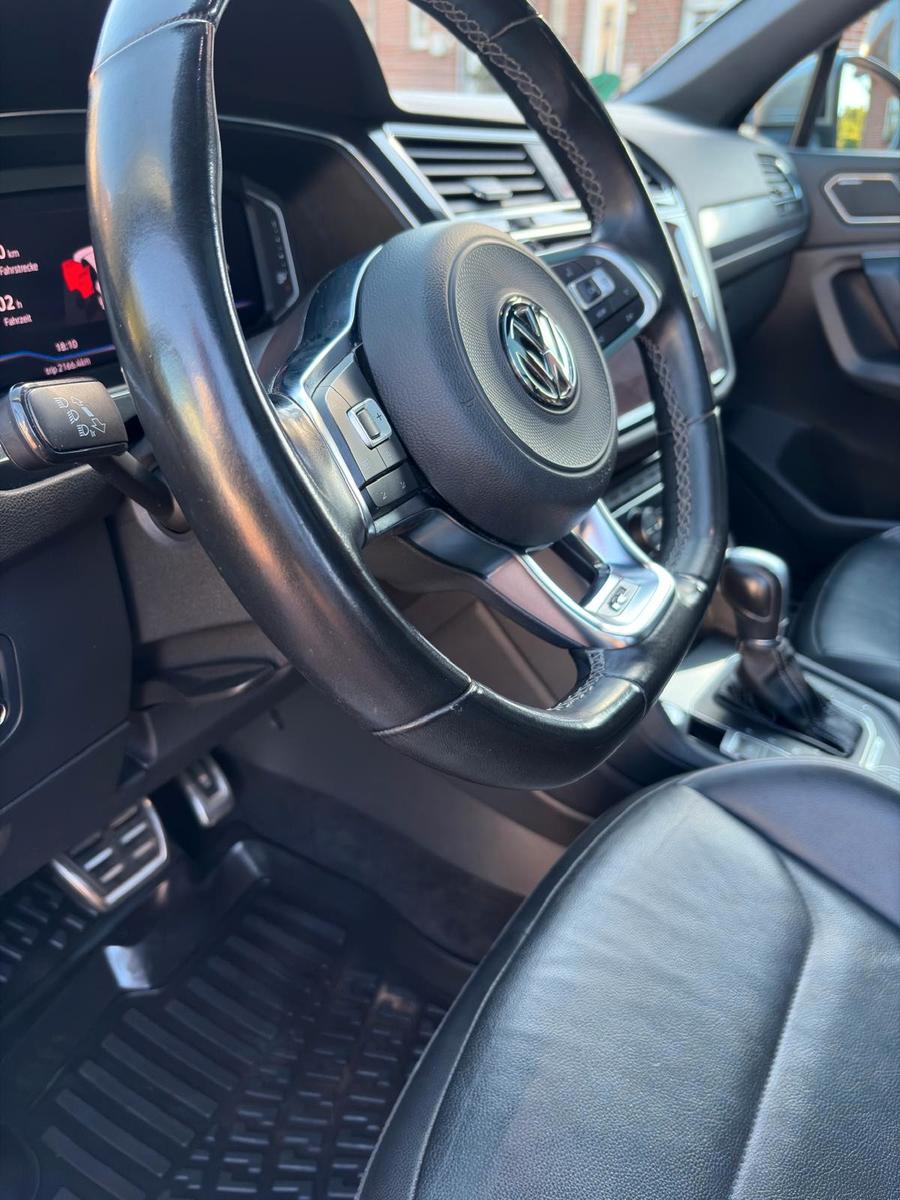 Volkswagen TIGUAN ALLSPACE / R-Line/ 240PS / PANO