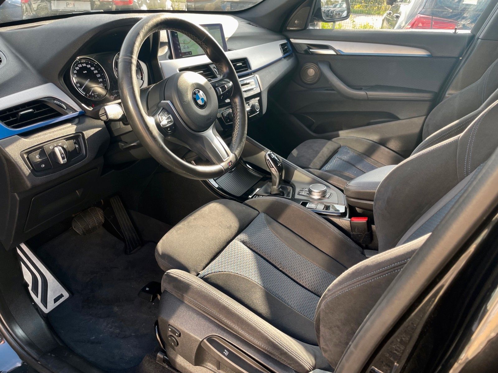 Fahrzeugabbildung BMW X1 xDrive20d Aut. M SPORTPAKET Navi HUD LED VOLL