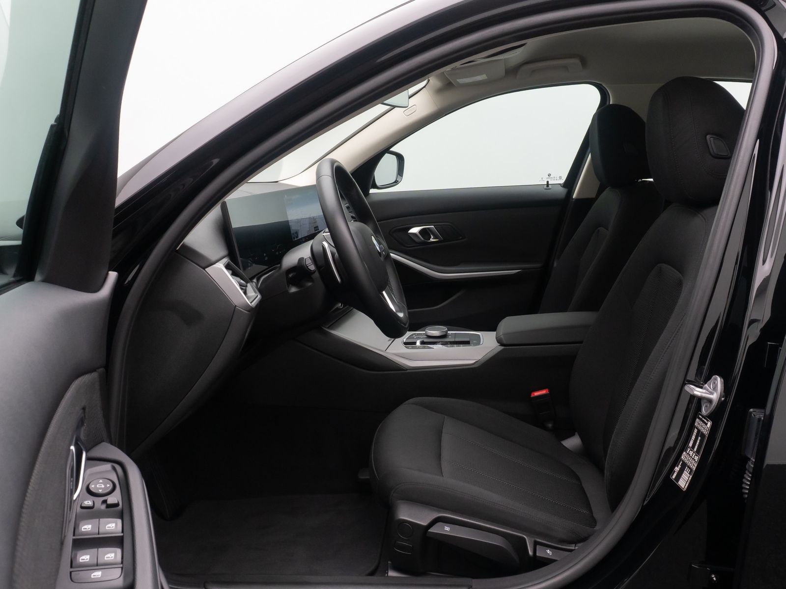 Fahrzeugabbildung BMW 318i DAB PDC Widscreen Geschwindigkeitsreg LED