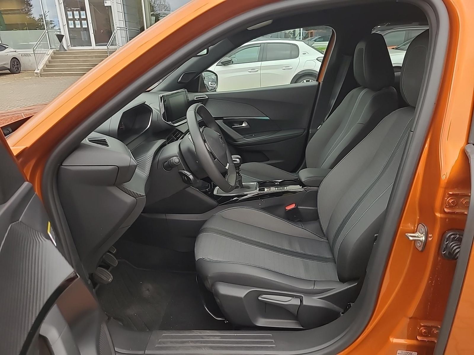 Fahrzeugabbildung Peugeot 2008 Allure +LED+TEMPOMAT+CARPLAY+LANEASSIST+