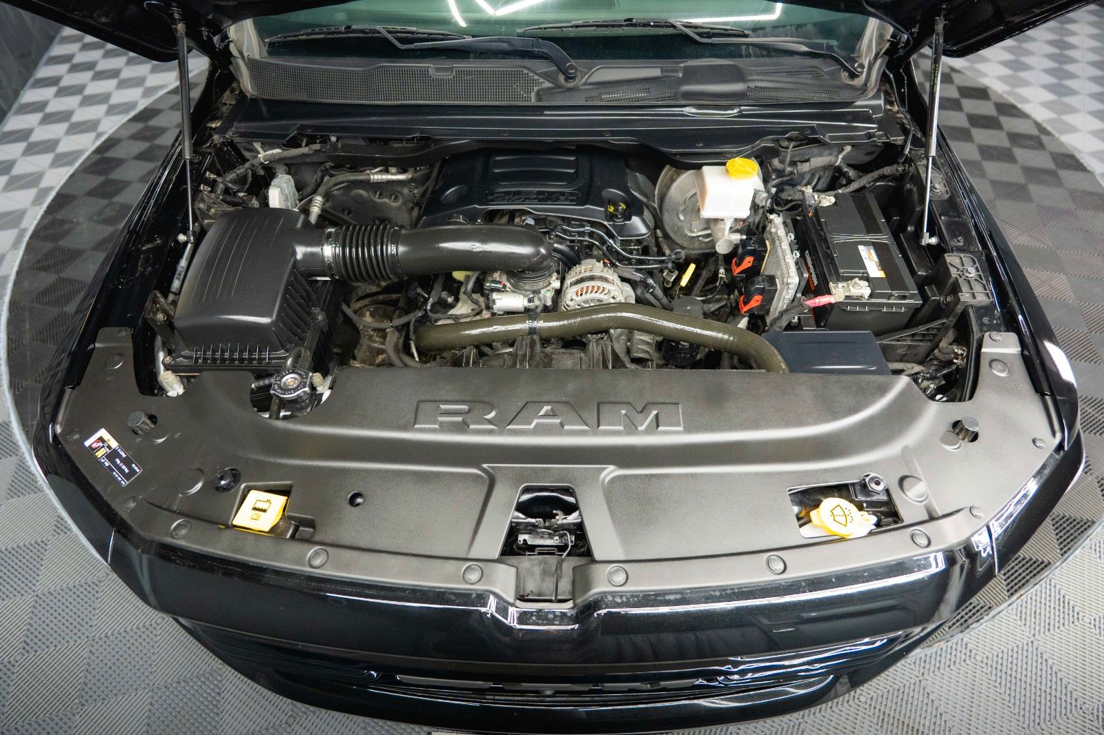 Fahrzeugabbildung Dodge RAM 5.7 V8 HEMI 4x4 BLACK EDITION Longbed 19%