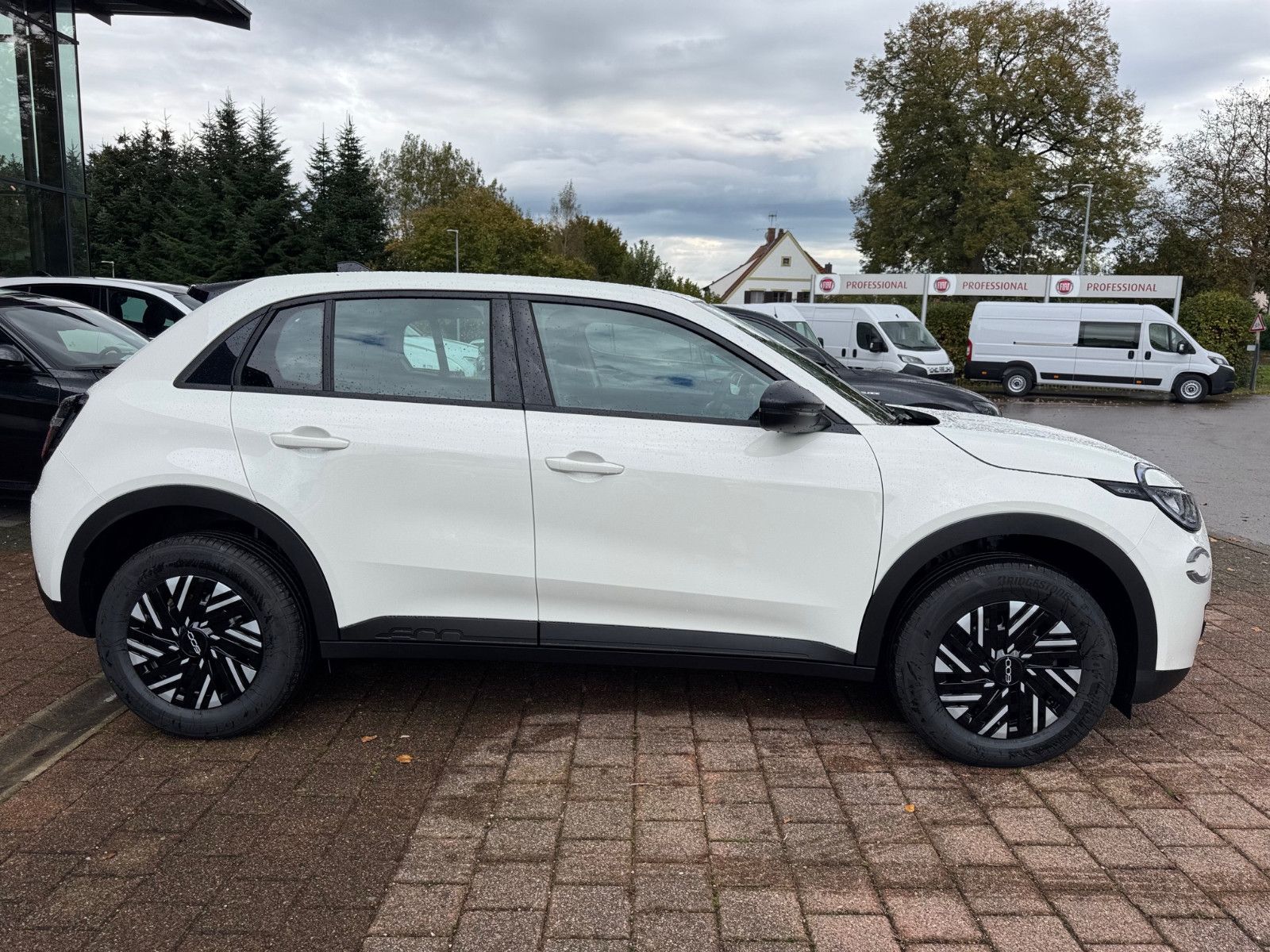 Fahrzeugabbildung Fiat 600 Hybrid 125 Jahre Edition NAVI SITZHEIZUNG