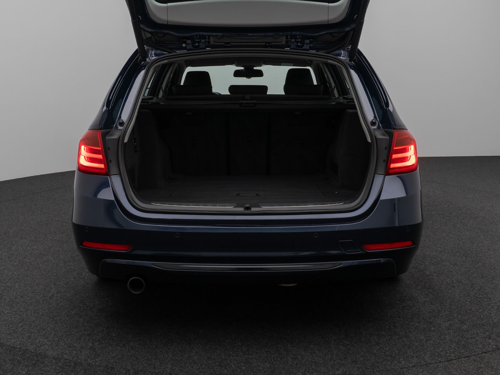 Fahrzeugabbildung BMW 320i Sport Line PDC Xenon AHK Geschwindigkeitsre