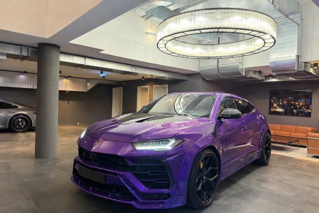 LAMBORGHINI Urus