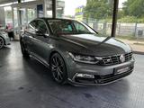 Volkswagen Passat Lim. Highline BMT *R-Line Sport-Paket*HUD - VW Passat Gebrauchtwagen in Bremen