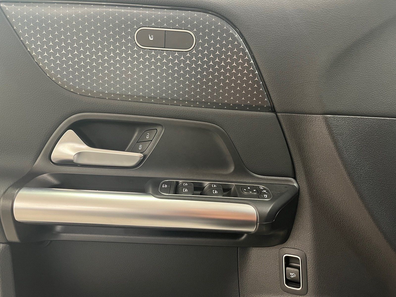 Fahrzeugabbildung Mercedes-Benz GLA 180 Progressive Advanc*Totwinkel*CarPlay*LED