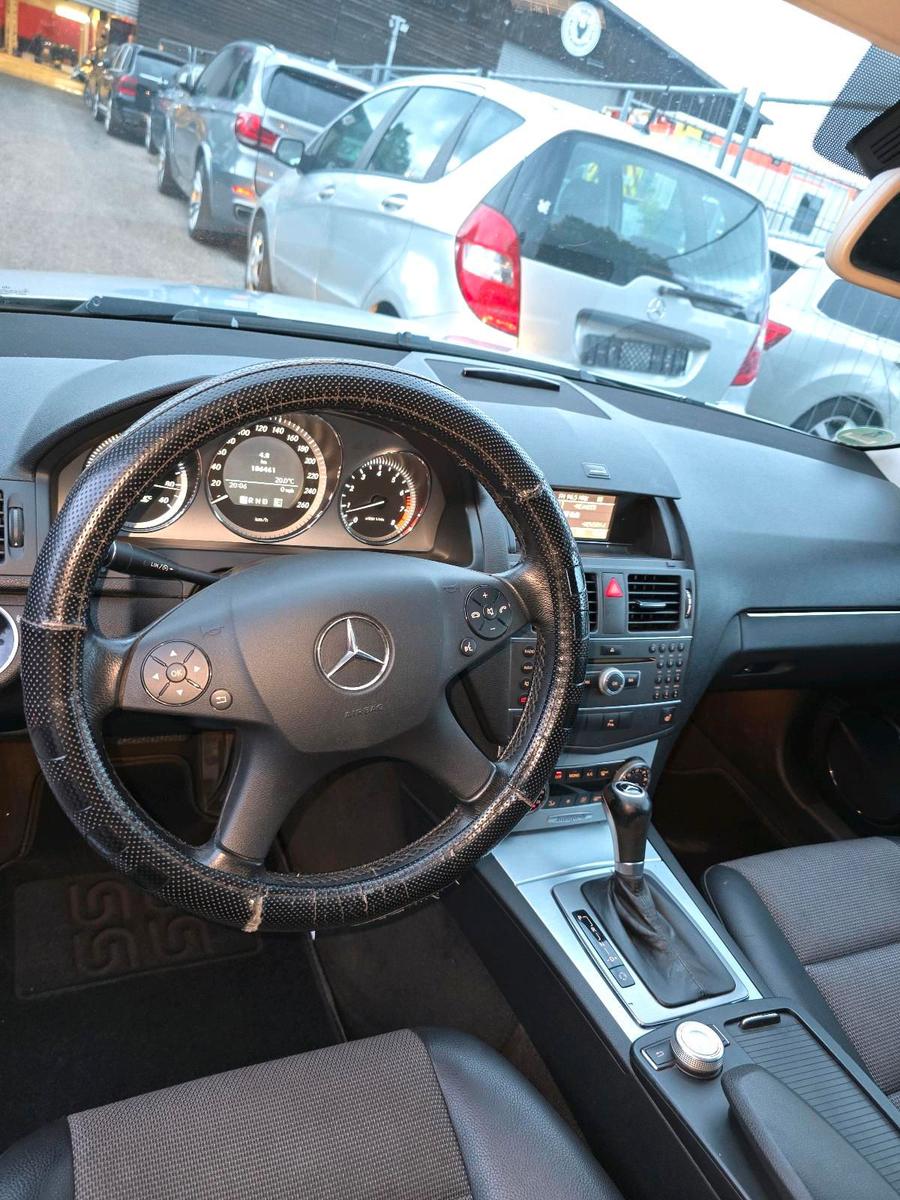 Mercedes-Benz C180 2010 — photo 15