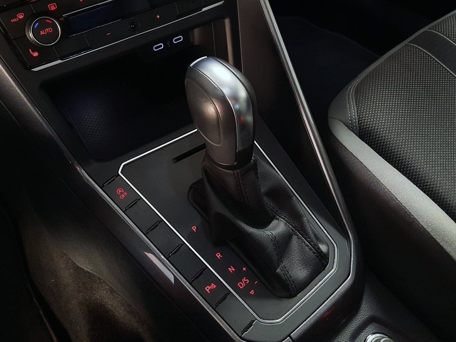 Fahrzeugabbildung Volkswagen Polo Highline TSI DSG *Klima*PDC*Sitzhzg*App-Co*
