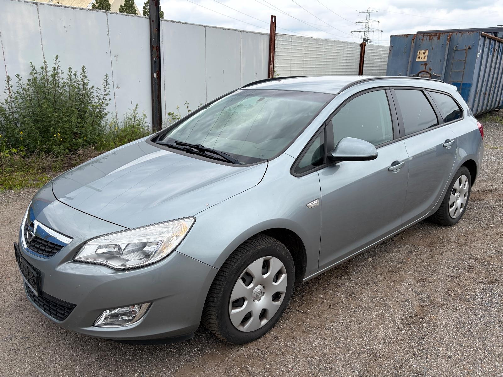 Opel Astra J Sports Tourer Design Edition