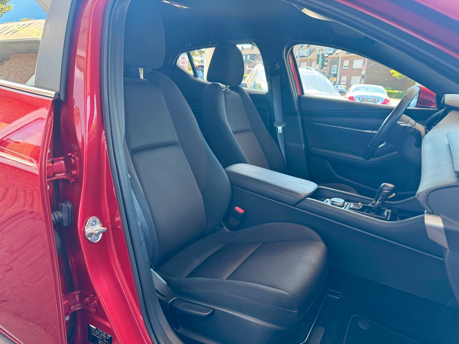 Fahrzeugabbildung Mazda 3 Limousine Autom. Navi/LED/HUD/Bluetooth