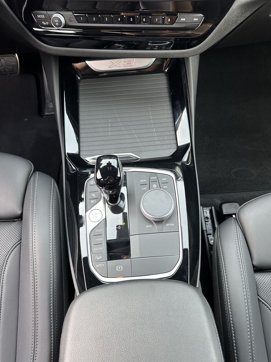 Fahrzeugabbildung BMW X3 xDrive30e M-Sport NAV+LASER+PANO+HUD+KAMERA