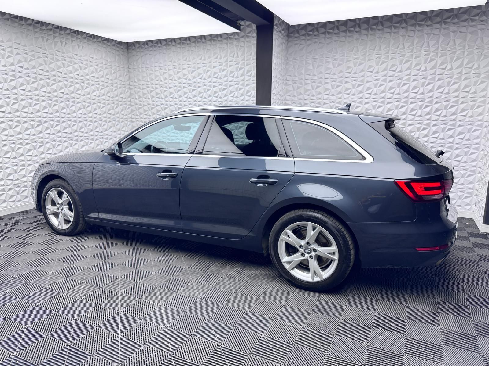 Fahrzeugabbildung Audi 2.0 TFSI DSG/VIRTUAL/PDC/NAVI/LED/SITZHZG/