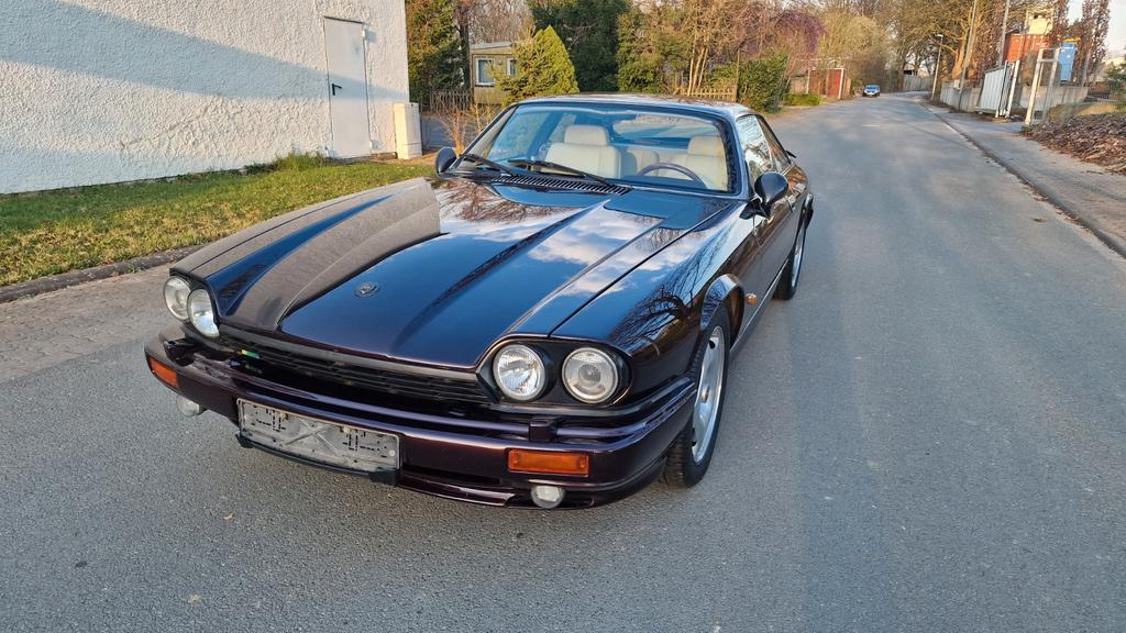 Jaguar XJR