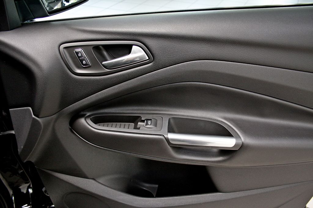Ford Kuga 4x4  AHK BI XENON KAMERA NAVI 2.BESITZ
