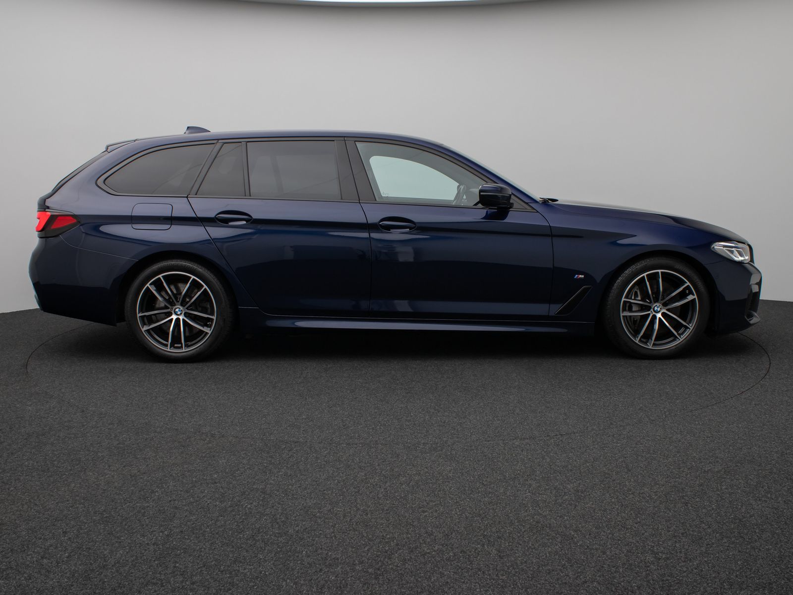 Fahrzeugabbildung BMW 530d M Sport Laser HUD DAB Komfort Alarm 18Zoll