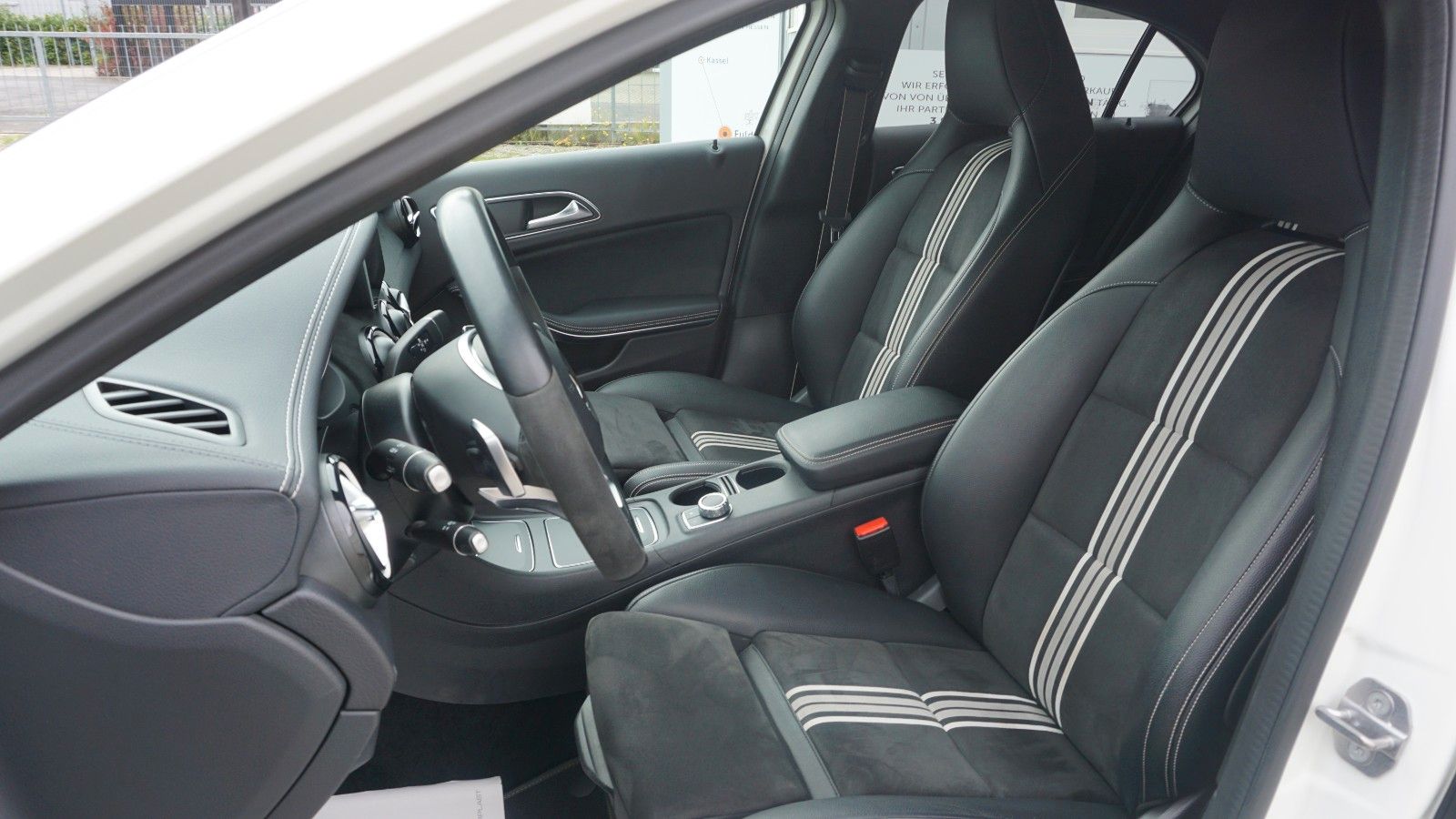 Fahrzeugabbildung Mercedes-Benz A 180d AMG Line T.Leder,LED, Navi,SH,PDC