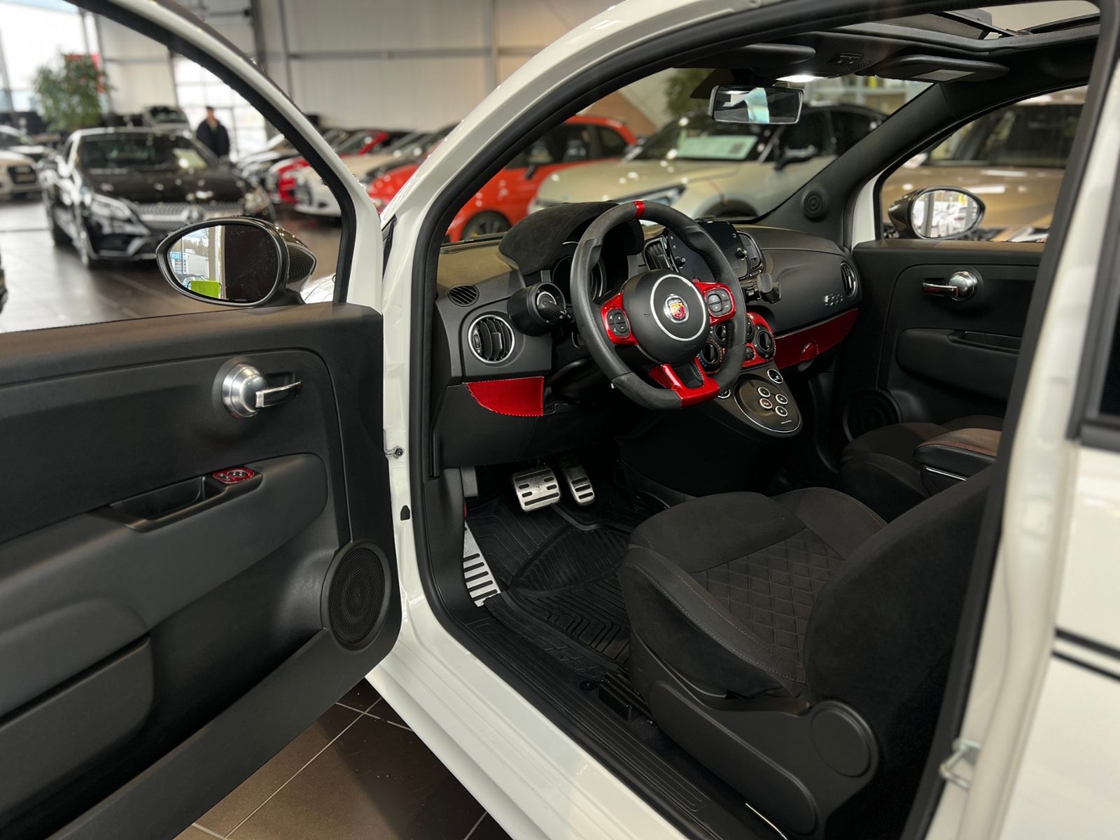 Fahrzeugabbildung Abarth 695C Cabrio Aut. KLIMA CARPLAY RFK ALU