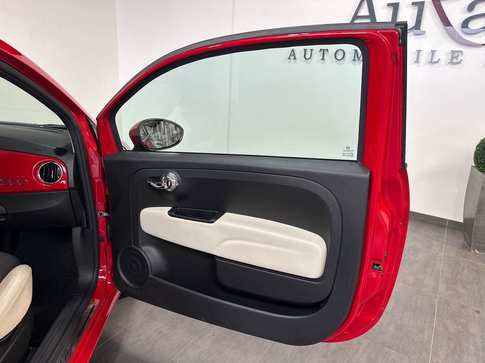 Fahrzeugabbildung Fiat 500C 1.0 GSE Mild-Hybrid Dolcevita CARPLAY