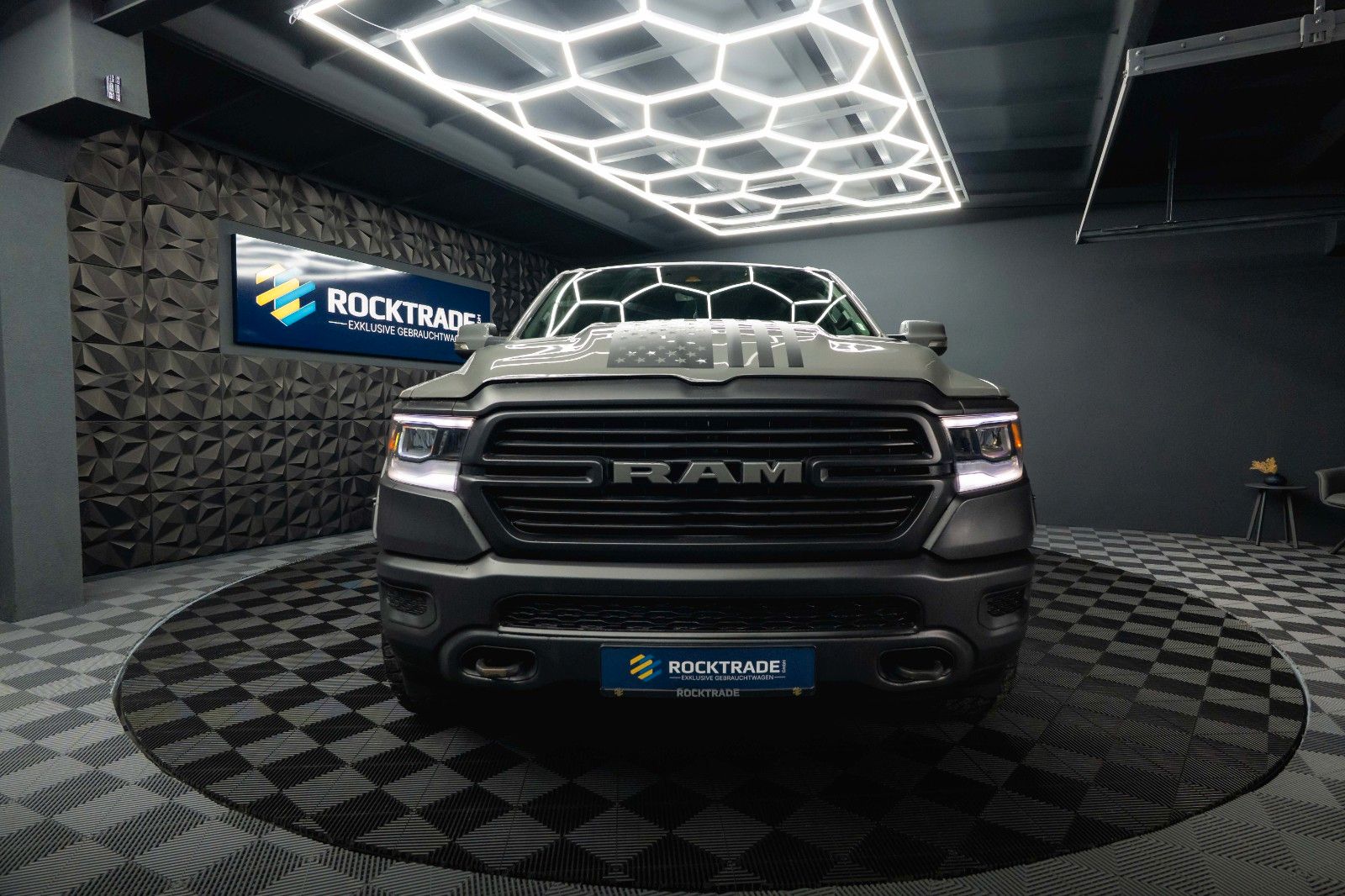 Fahrzeugabbildung Dodge RAM 5.7 V8 HEMI 4x4 NIGHT Laramie ARMY STYLE 19%