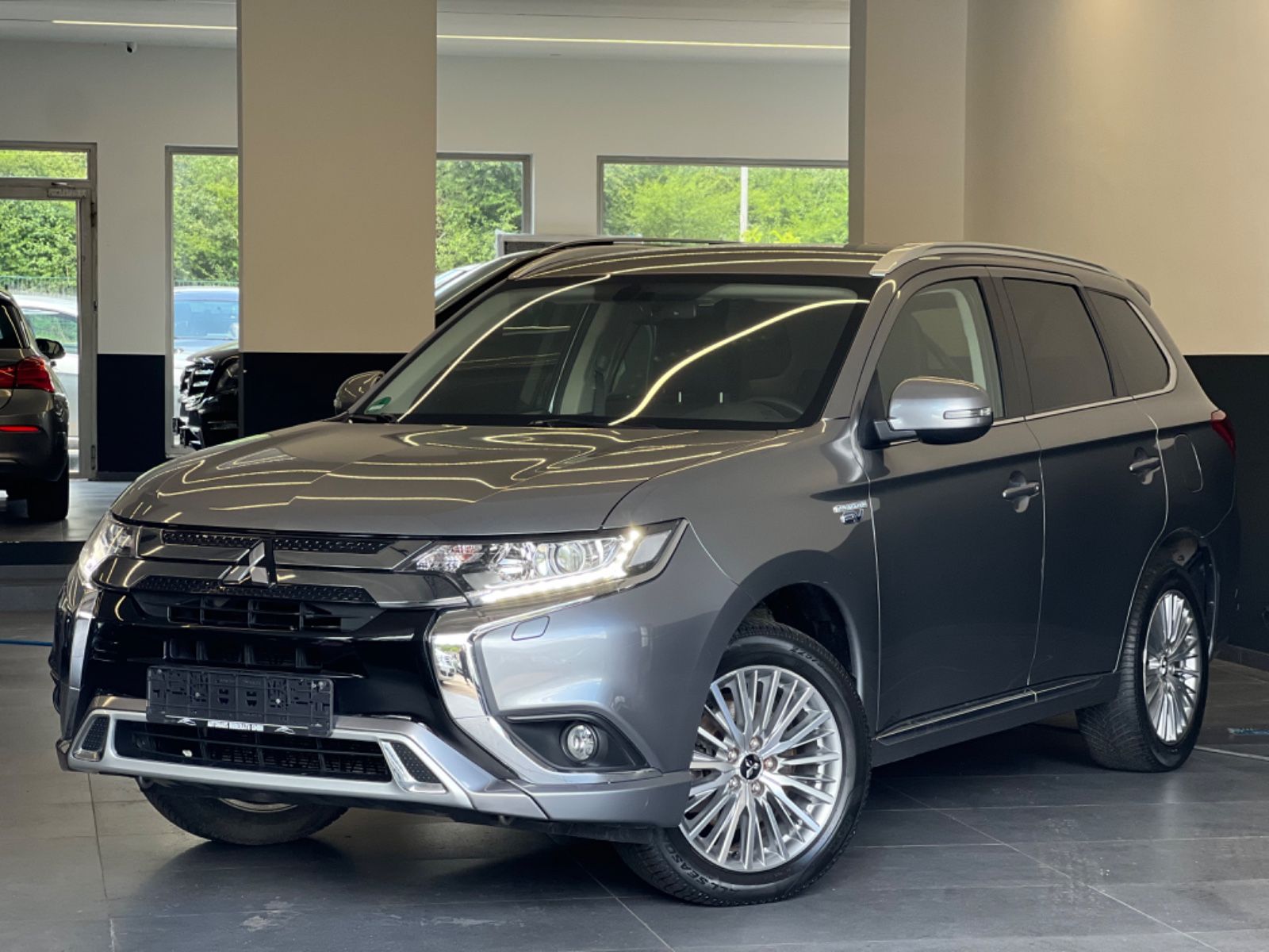 Mitsubishi Outlander PHEV Basis 4WD.Klimaauto.AHK.1Hand