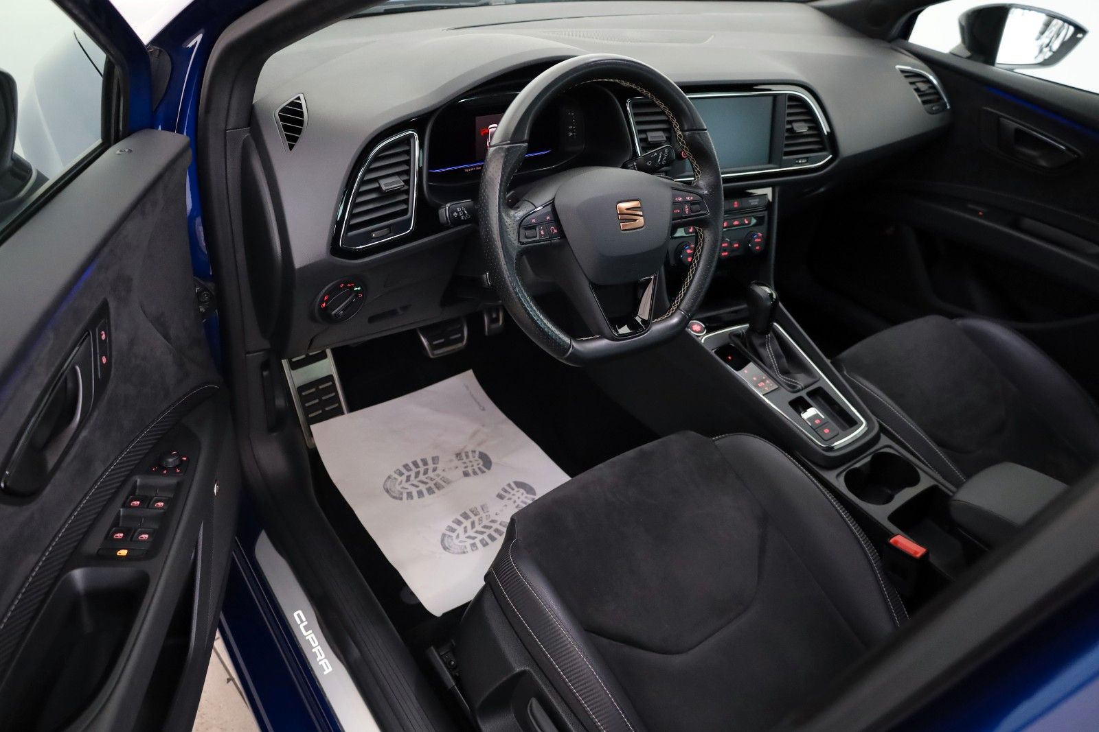 Fahrzeugabbildung SEAT Leon ST Cupra 300 4Drive Navi,LED,Kamera,ACC,DCC