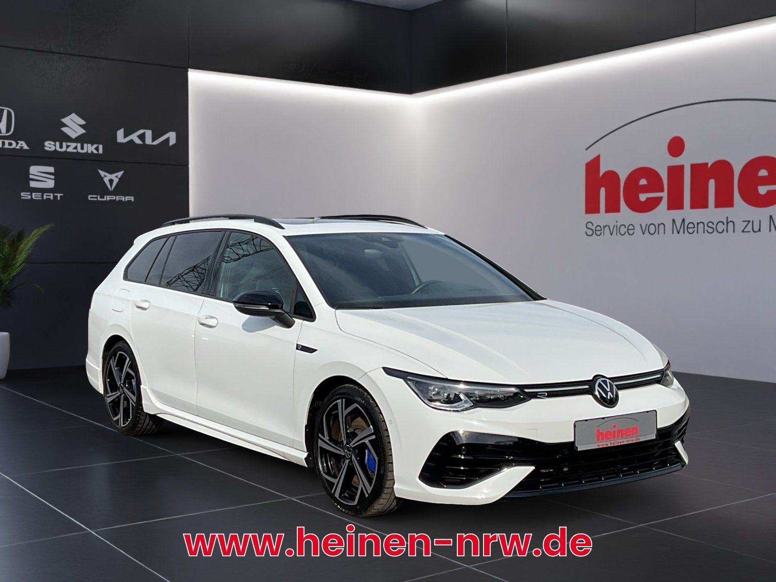 Volkswagen Golf VIII Variant R 2.0 TSI 4Motion LED PANO HUD foto 2