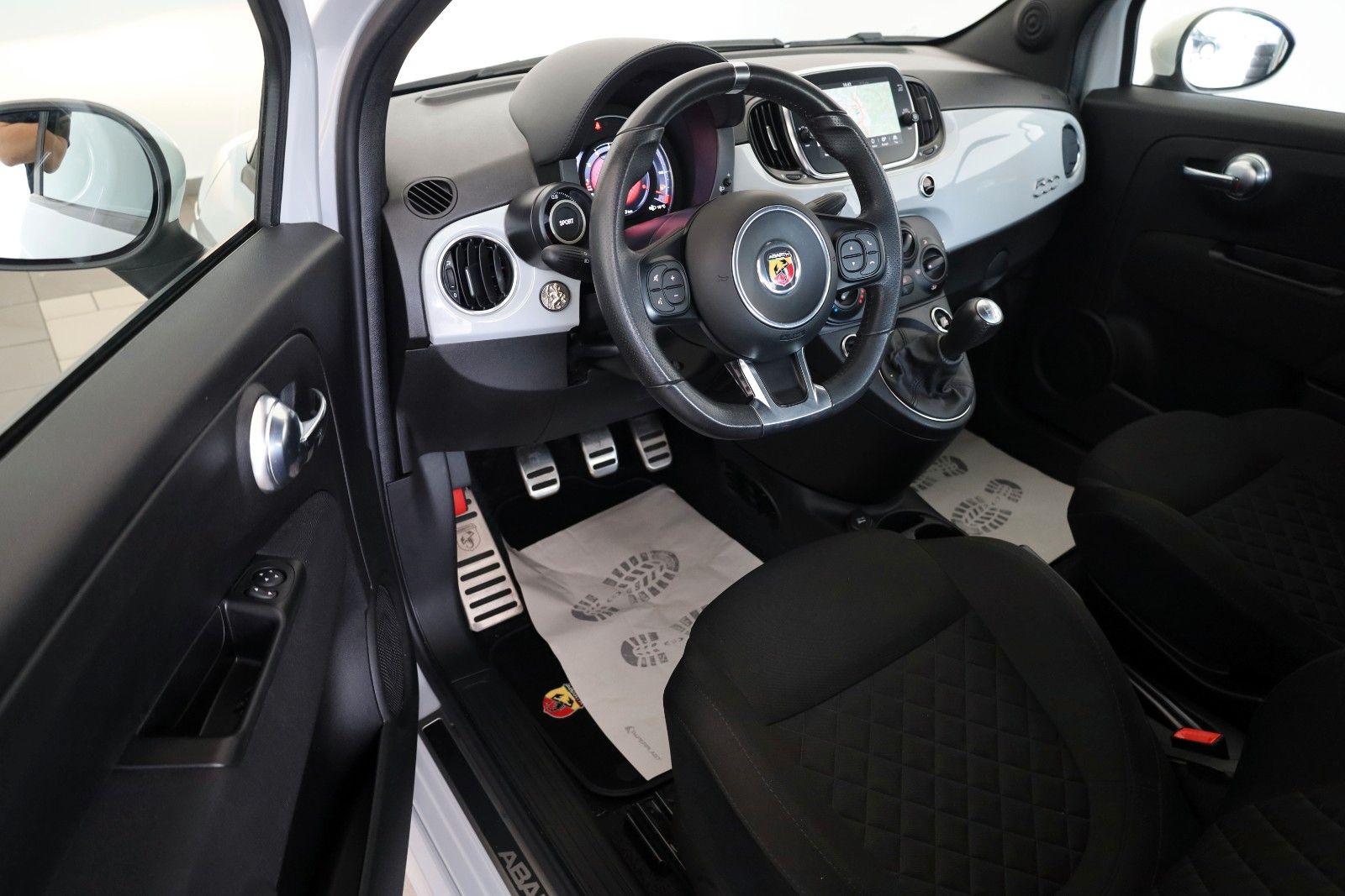 Fahrzeugabbildung Abarth 500 595 Kit ESTETICO ,Navi, MirrorLink, LM19"+WR