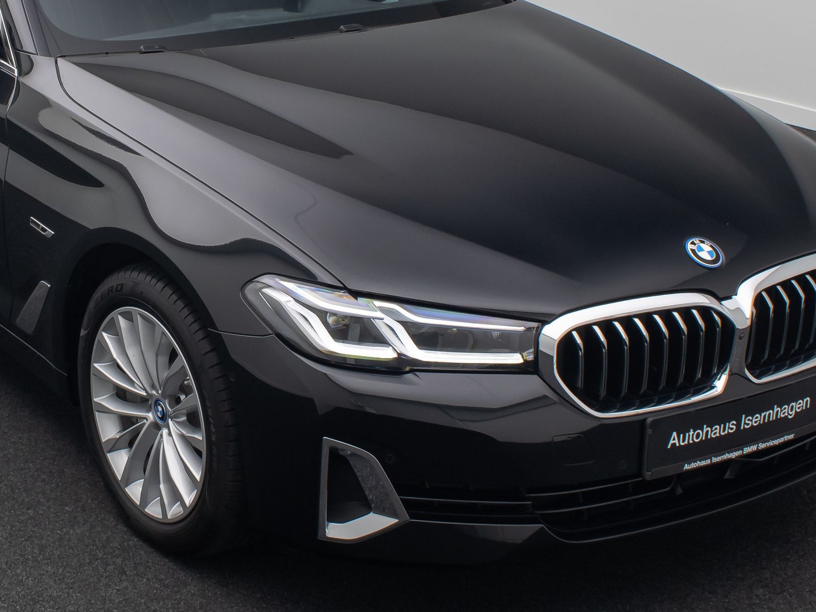 Fahrzeugabbildung BMW 530e Luxury Line ACC Laser 360° HUD DAB Sport