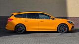 Ford Focus Turnier ST *Recaro/Scheckheft/LED/AHK/WP* - Ford Focus: Orange, ST