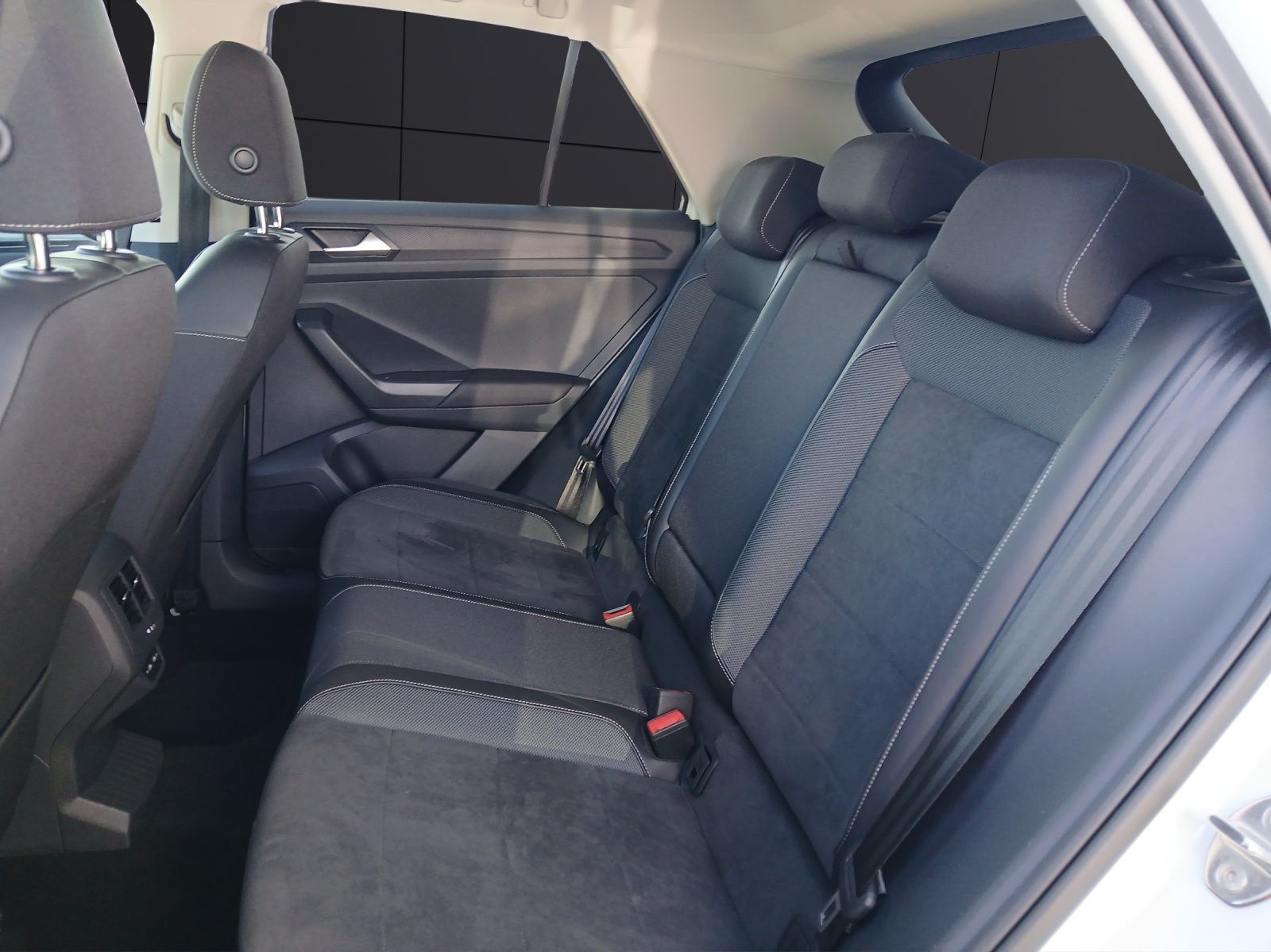 Fahrzeugabbildung Volkswagen T-Roc TDI Style AHK AID ACC RFK SH LM