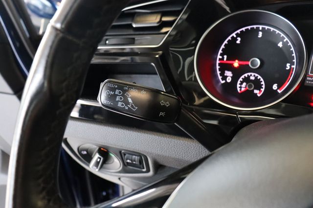 Fahrzeugabbildung Volkswagen Touran 1.6Ltr Comfortline |7SITZER|PANO|SHZ|PDC|