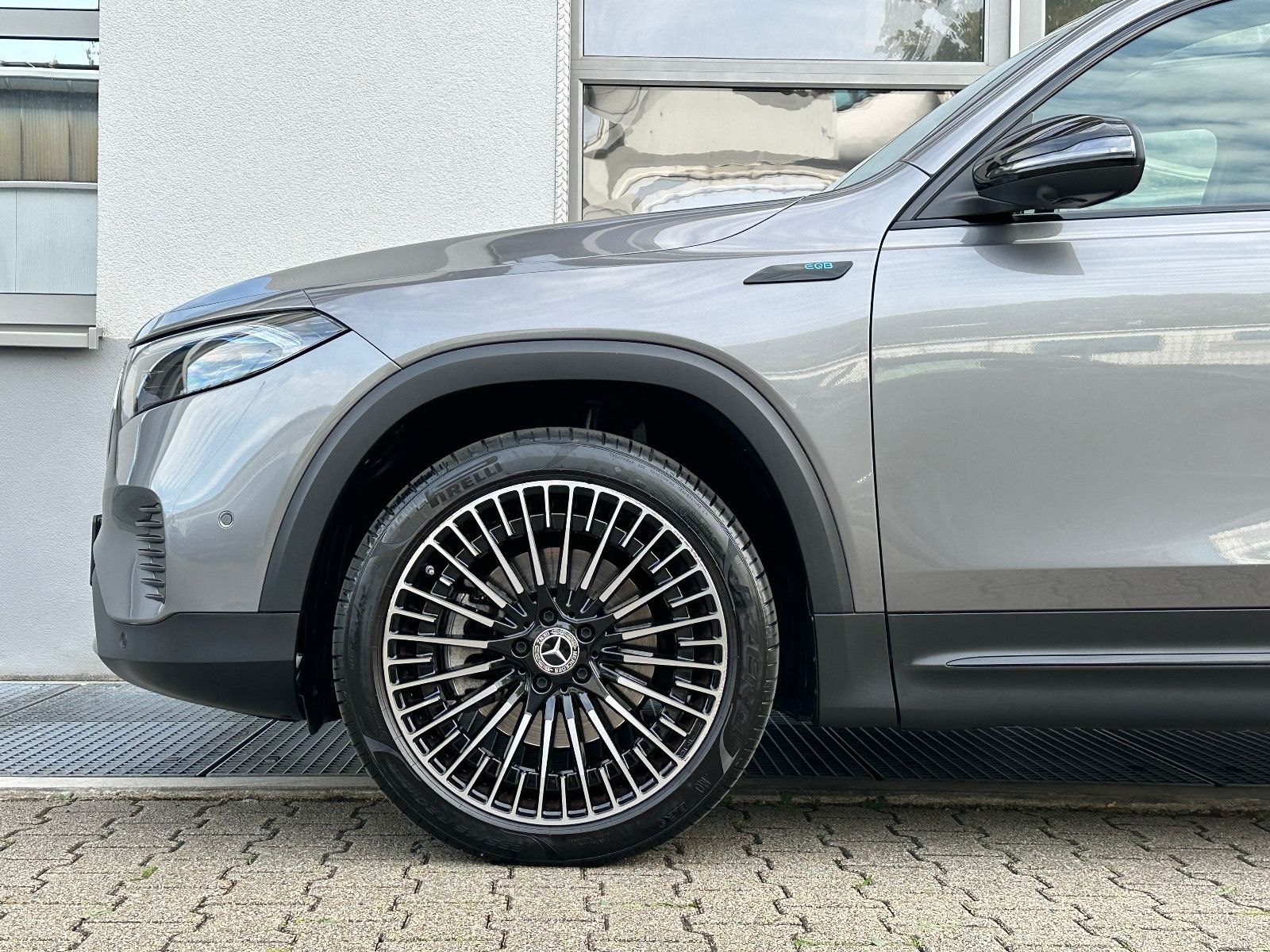 Mercedes-Benz EQB 350 4MATIC 20''AMG ACC PANO MEMORY 7-SITZER foto 4