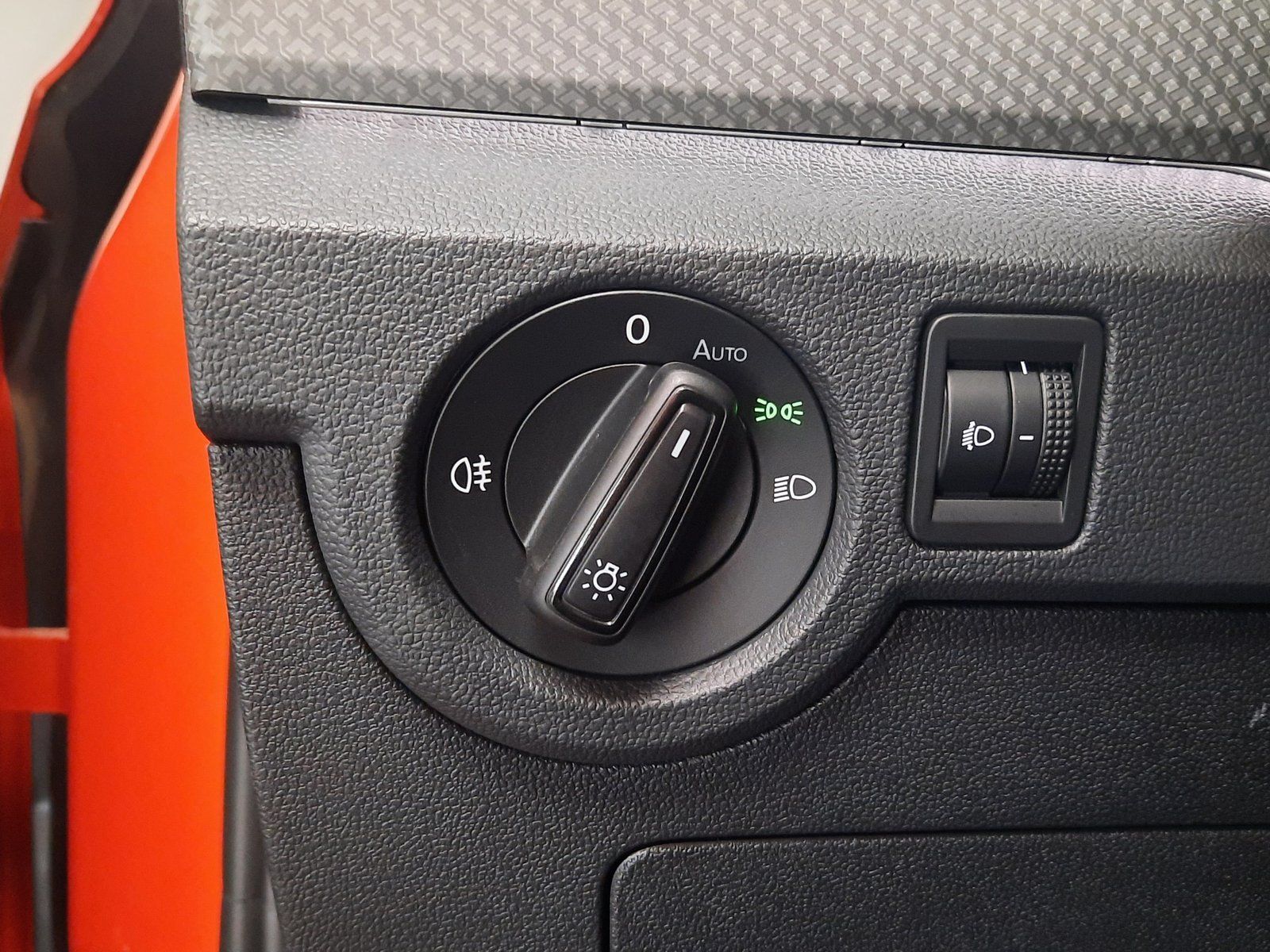 Fahrzeugabbildung Volkswagen T-Cross Move TSI *Navi*Einparkh*Sitzhzg*App-Conn