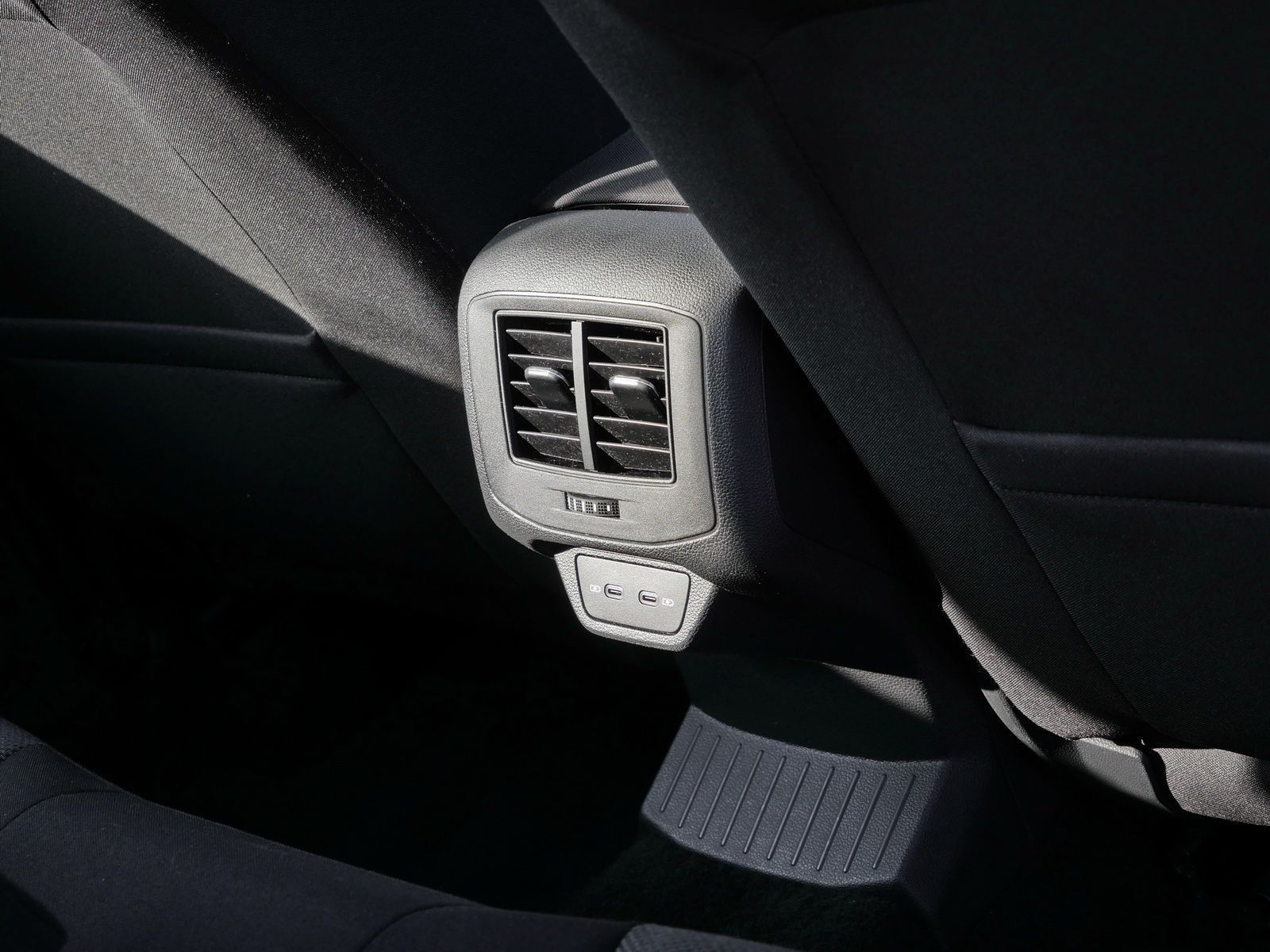 Volkswagen T-Roc - Bild 17