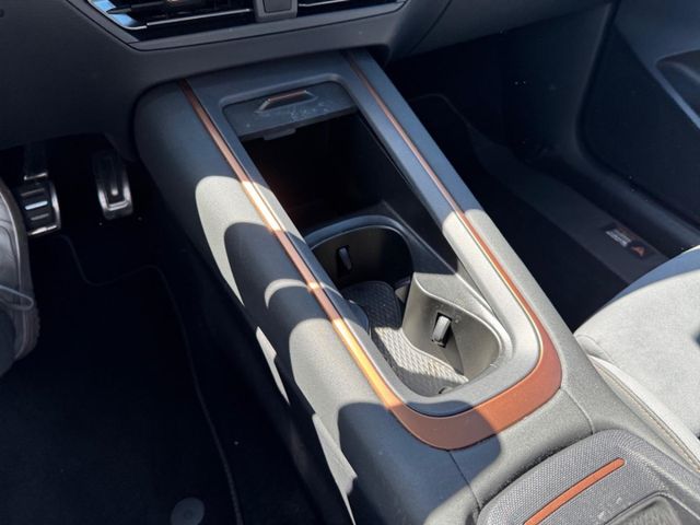 Born 58kWh Navi Wärmep. HuD 20'' Glasdach ACC
