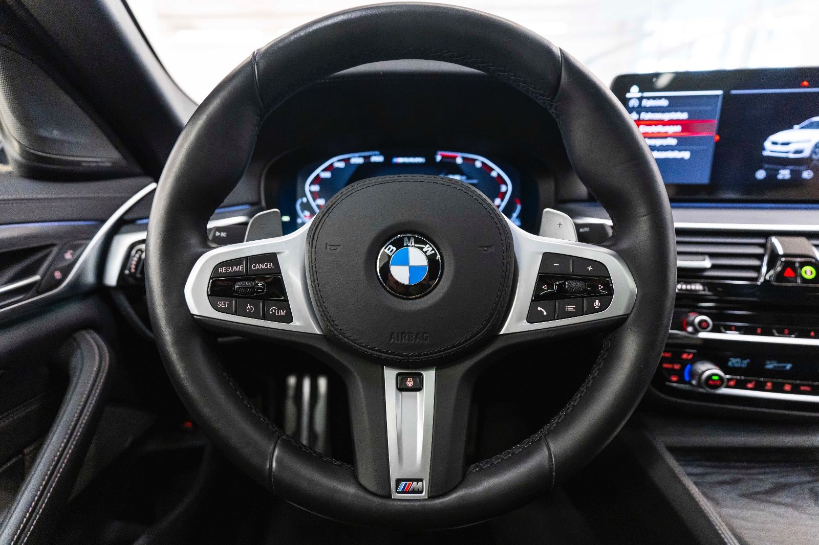 Fahrzeugabbildung BMW M550IX Massage Harman 360° Head UP LED NAV PDC