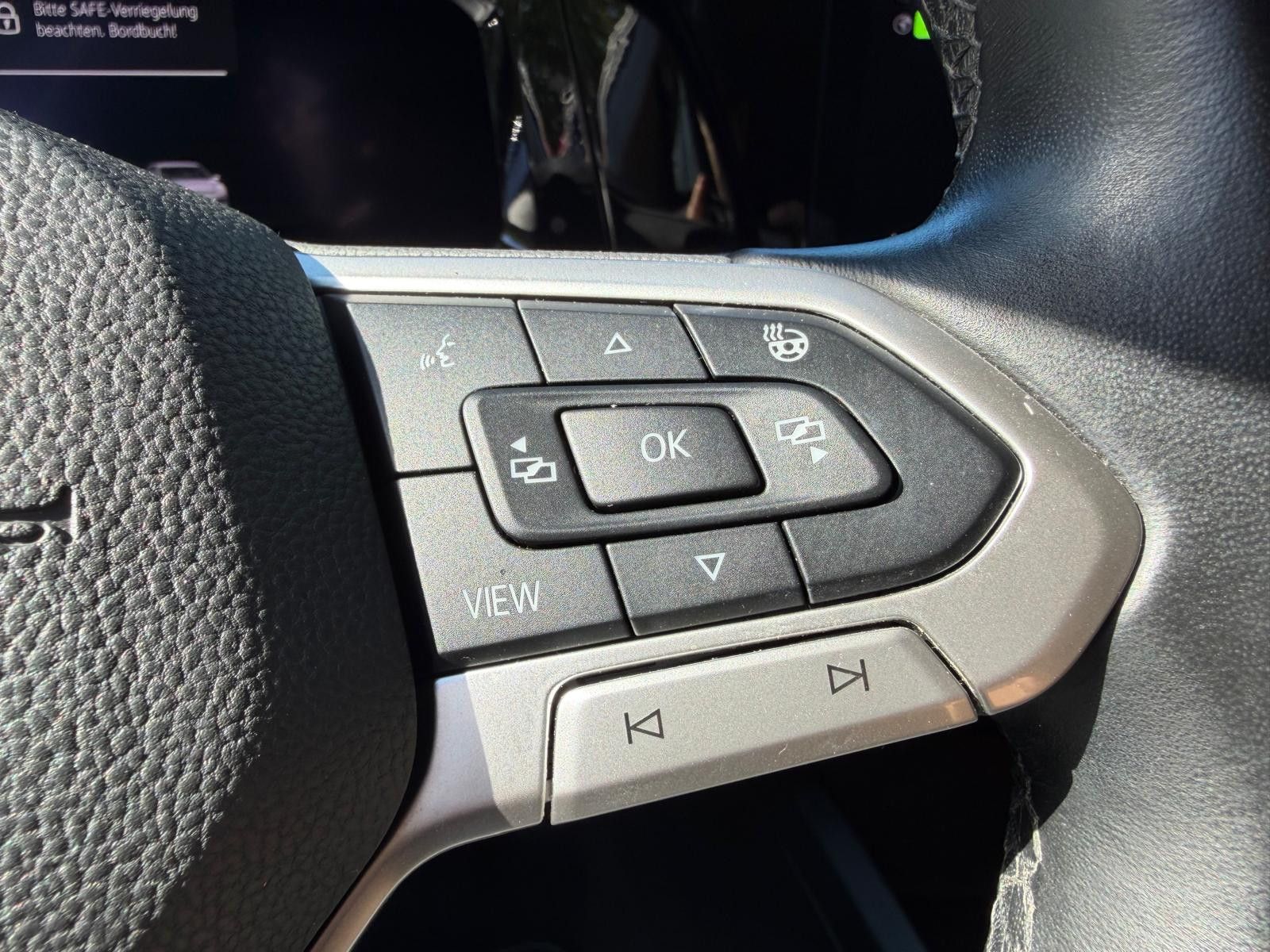 Fahrzeugabbildung Volkswagen Golf 1,5 eTSI Style >VIRTU+MEMO+LED+MASS+SHZ+ACC