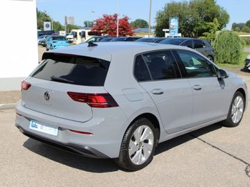 Volkswagen Golf VIII TSI Life Panoramad.