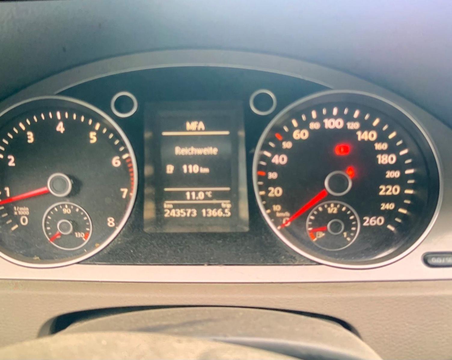 Volkswagen  2010 — photo 11