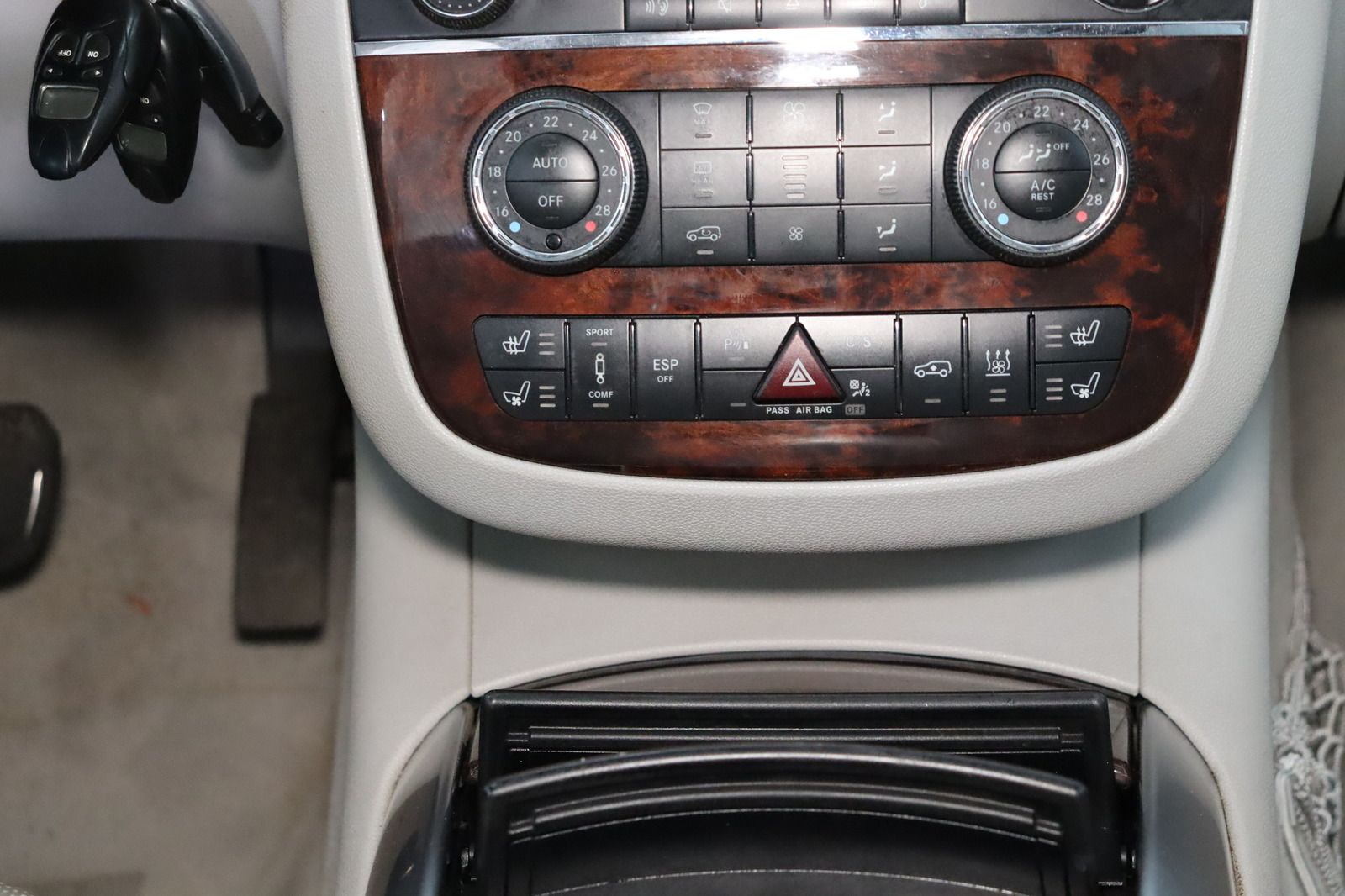 Fahrzeugabbildung Mercedes-Benz R 320 CDI 4MATIC * HUD * AHK * Navi