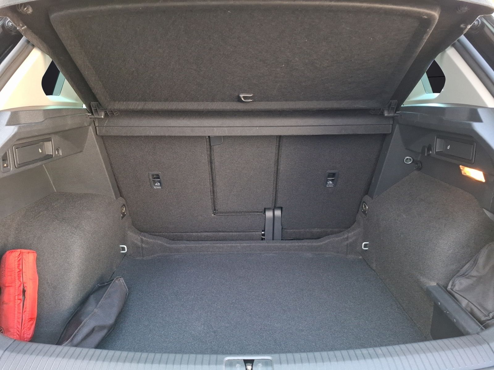Fahrzeugabbildung Volkswagen Tiguan TDI Elegance 4M STH Matrix AHK Navi AID A