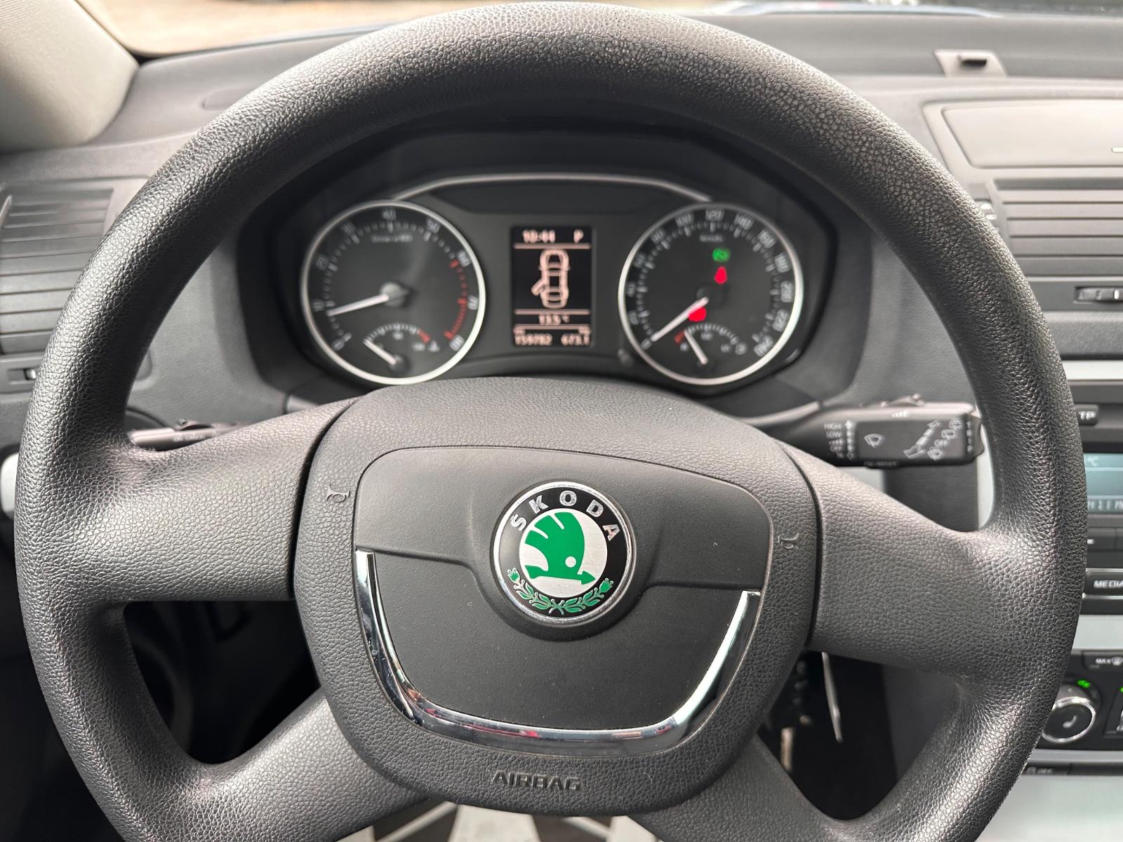 Skoda Octavia 2011 — photo 8