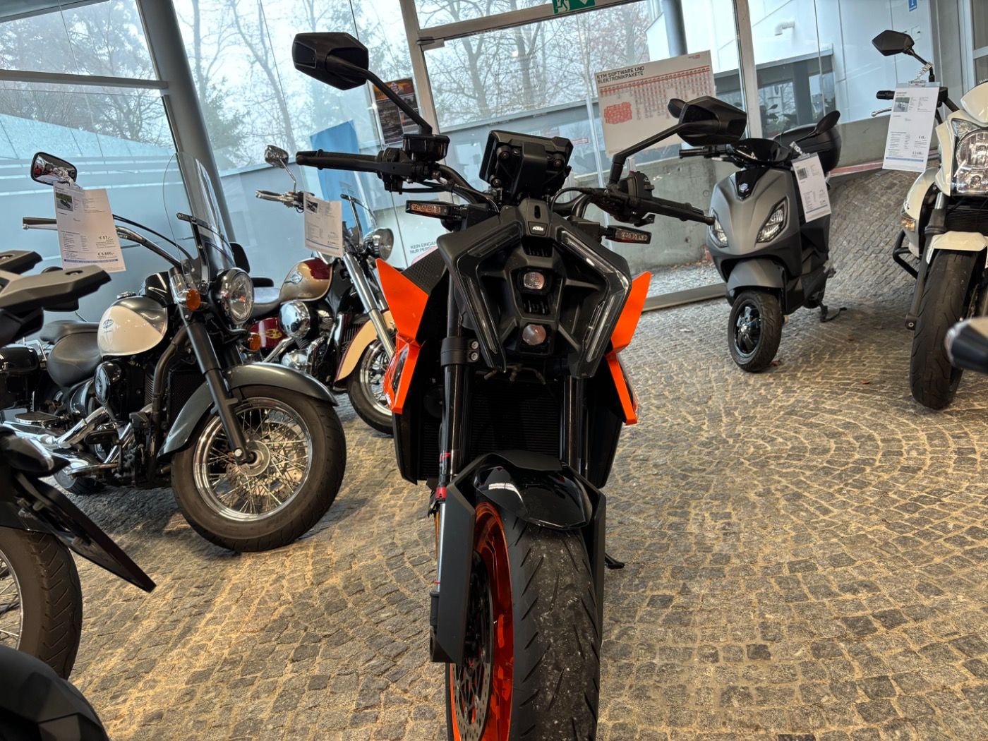 Fahrzeugabbildung KTM 990 Duke Modell 2024 mit Techpack