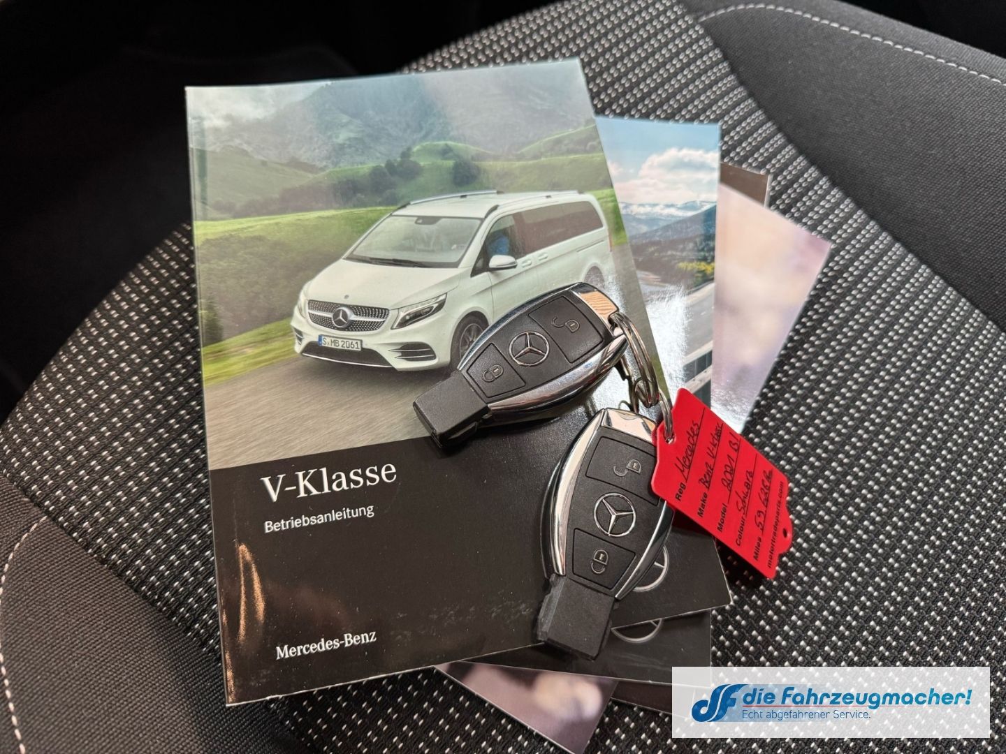 Fahrzeugabbildung Mercedes-Benz V 300 -Klasse  EDITION 2020 4MATIC lang AMG AHK-